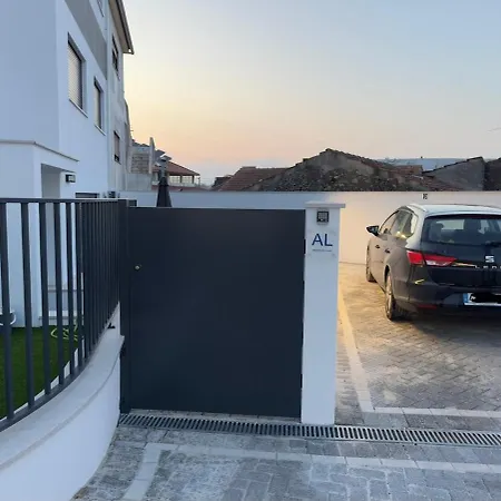 5 Min Walk To Sanctuary - Elegant