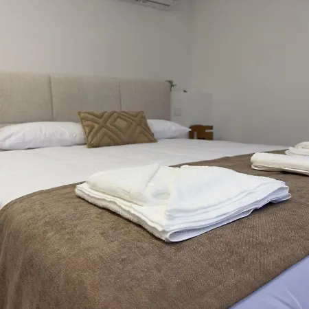 5 Min Walk To Sanctuary - Elegant Holiday home *