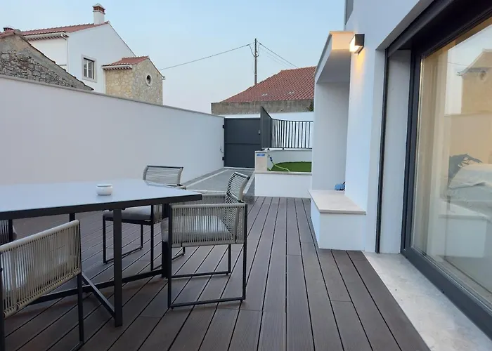 5 Min Walk To Sanctuary - Elegant *