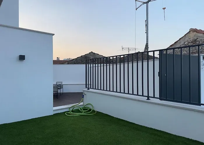 5 Min Walk To Sanctuary - Elegant