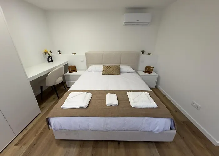 5 Min Walk To Sanctuary - Elegant